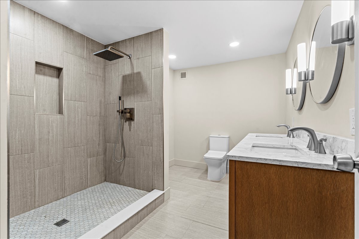 22-1300 E Lafayette St_21.jpg