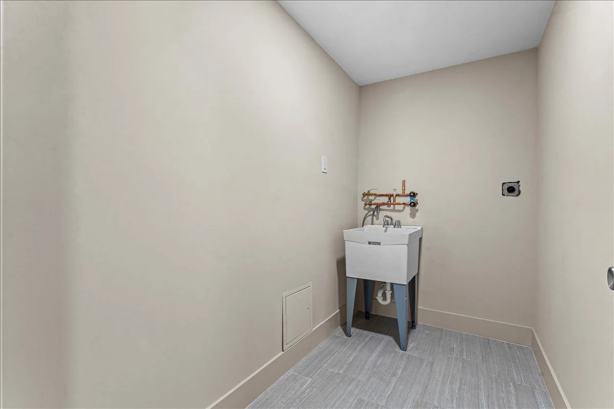 28-1300 E Lafayette St_27.jpg