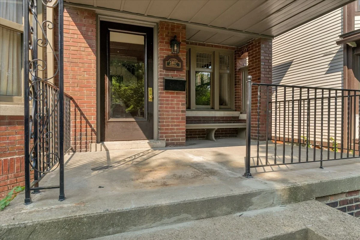 04-1807 Seyburn St_3.jpg