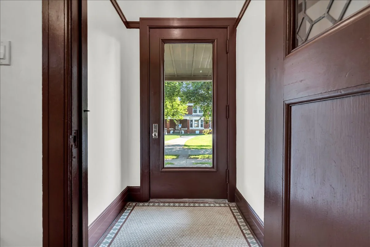 05-1807 Seyburn St_4.jpg
