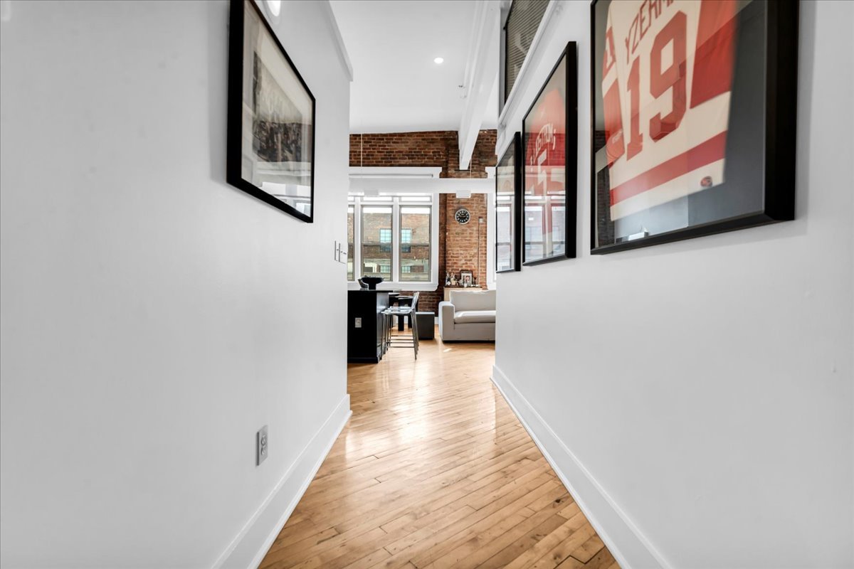 05-2843 E Grand Blvd 12_3.jpg