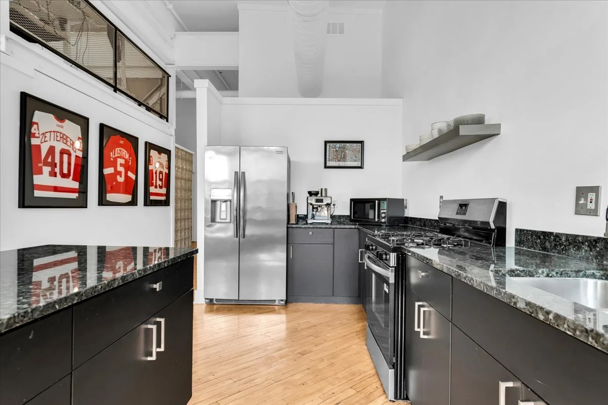 15-2843 E Grand Blvd 12_13.jpg