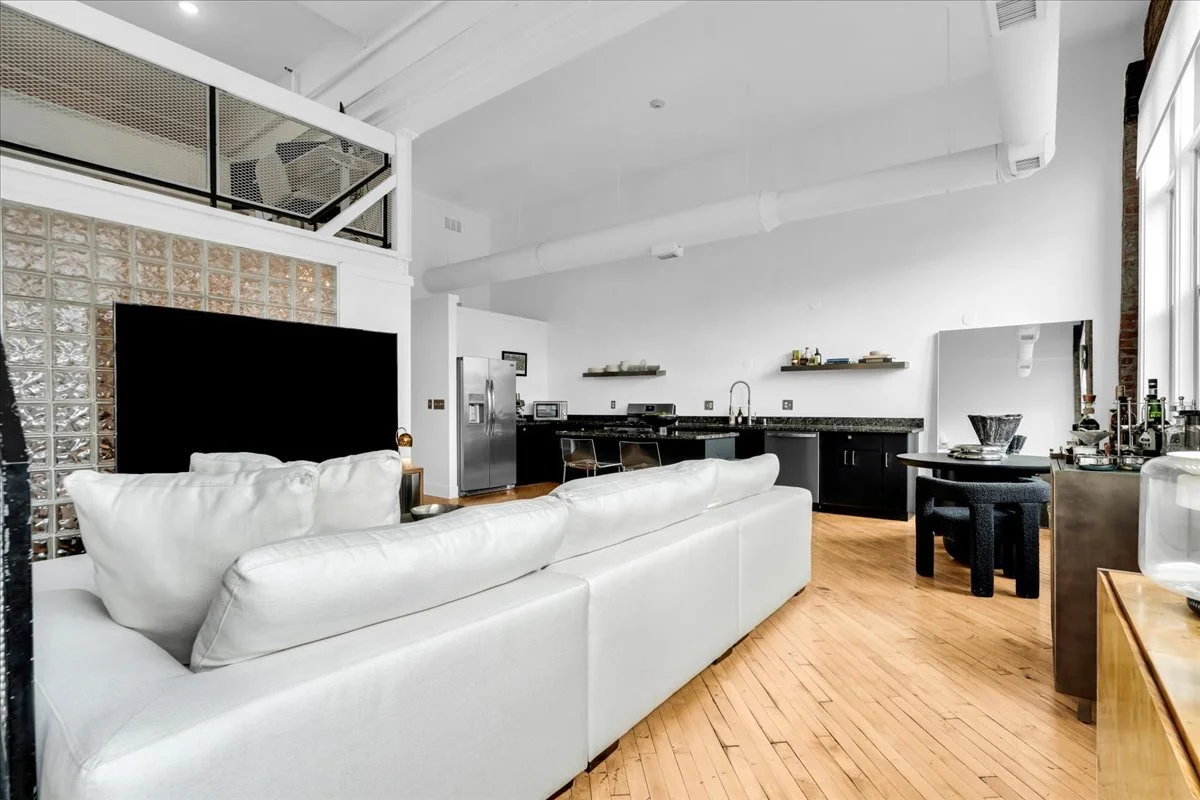 16-2843 E Grand Blvd 12_14.jpg