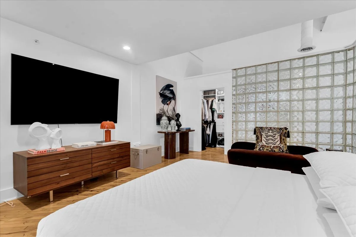 18-2843 E Grand Blvd 12_16.jpg
