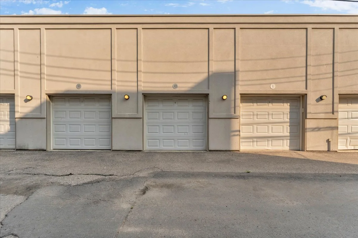 25-2843 E Grand Blvd 12_23.jpg