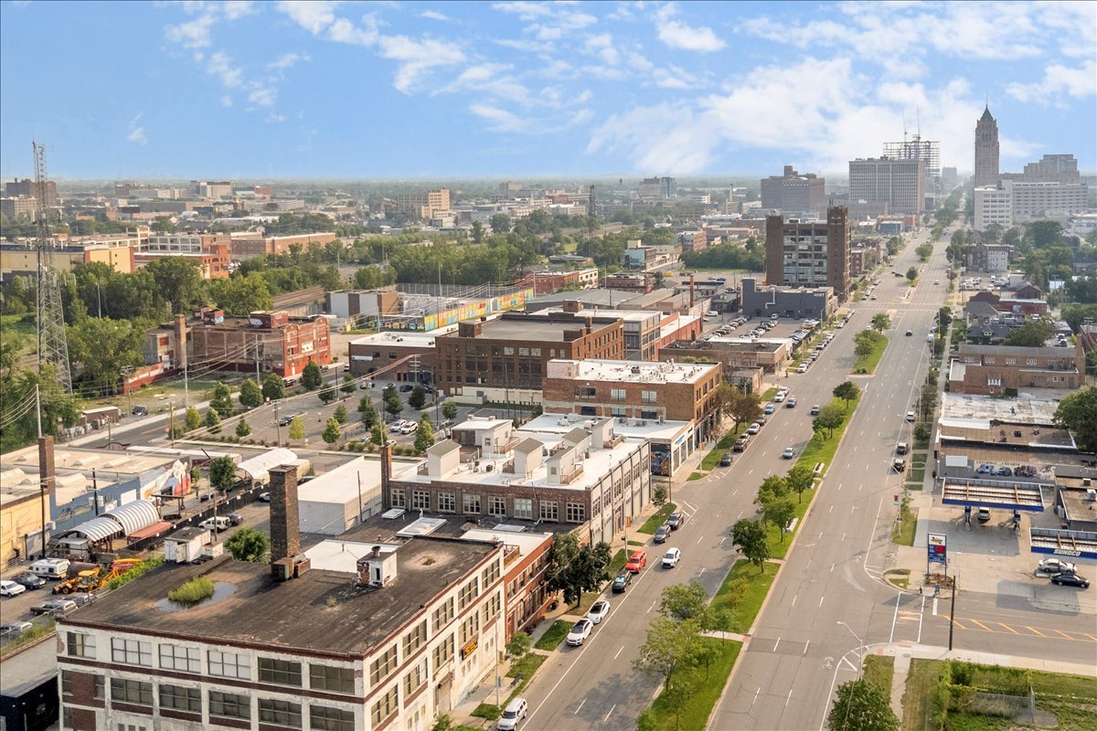 31-2843 E Grand Blvd 12_29.jpg
