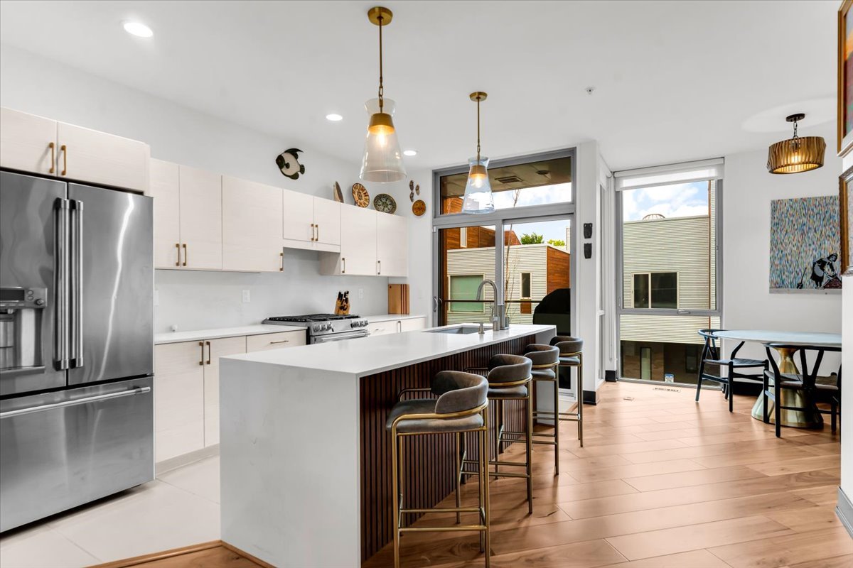 10-264 Alfred St-10.jpg