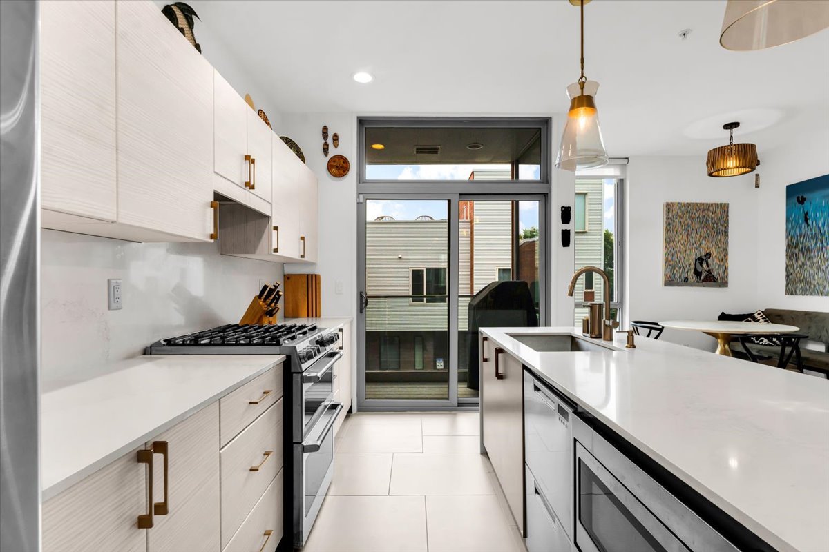 13-264 Alfred St-13.jpg