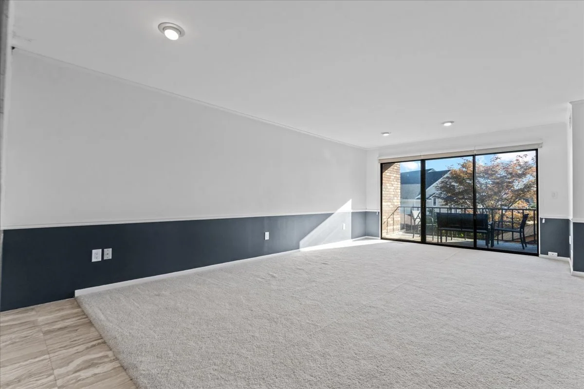 06-4320 Knightsbridge Ln-6.jpg