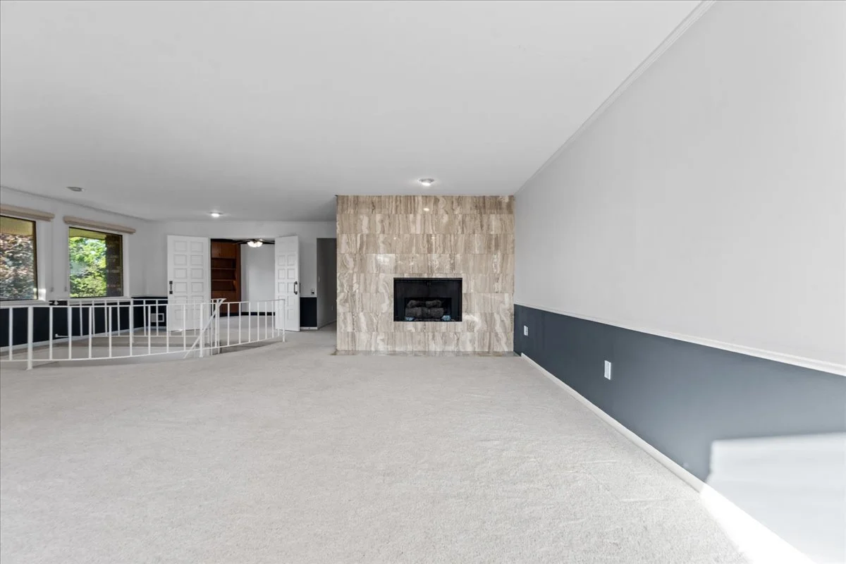 07-4320 Knightsbridge Ln-7.jpg