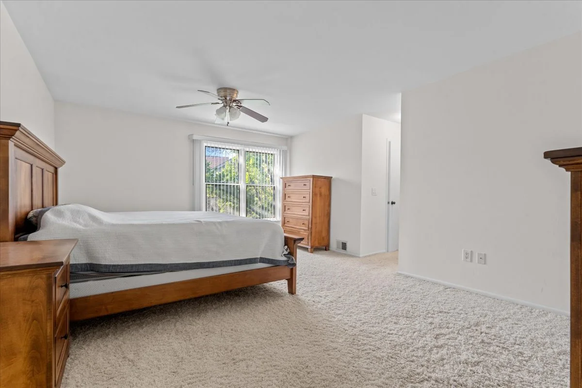 22-4320 Knightsbridge Ln-22.jpg