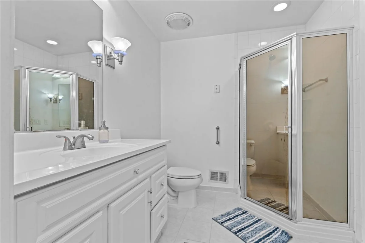 24-4320 Knightsbridge Ln-24.jpg