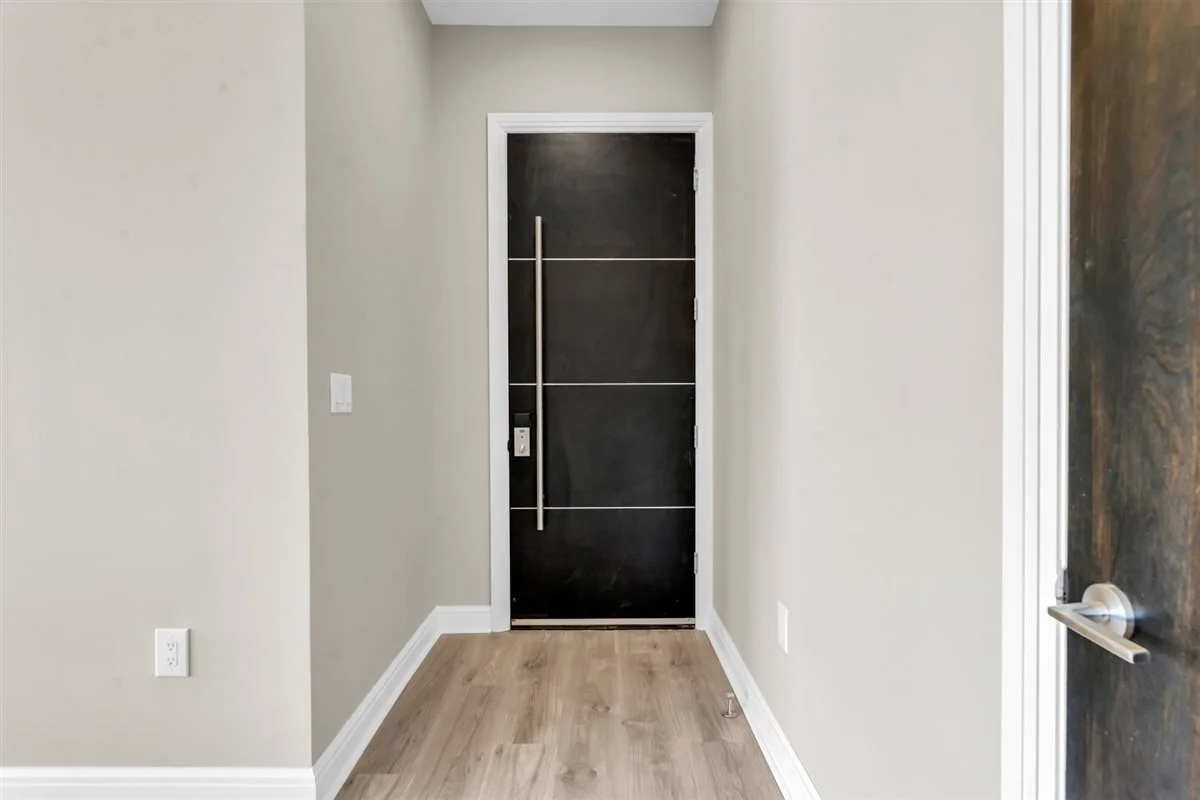 03-438 Selden St 202-3.jpg