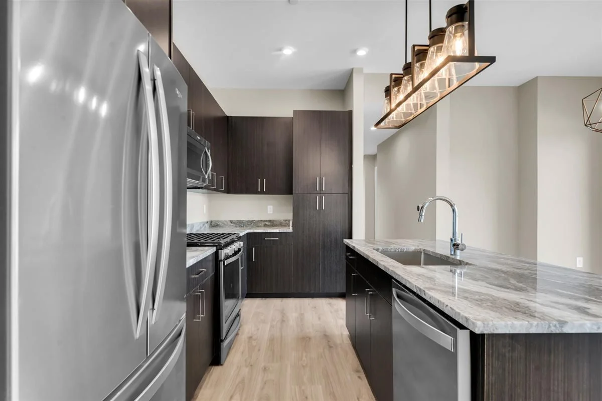 11-438 Selden St 202-11.jpg