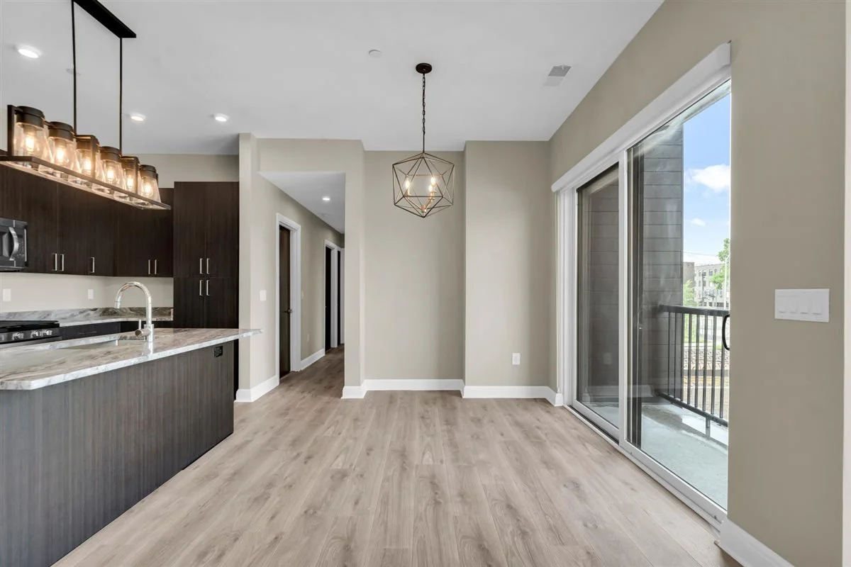 13-438 Selden St 202-13.jpg