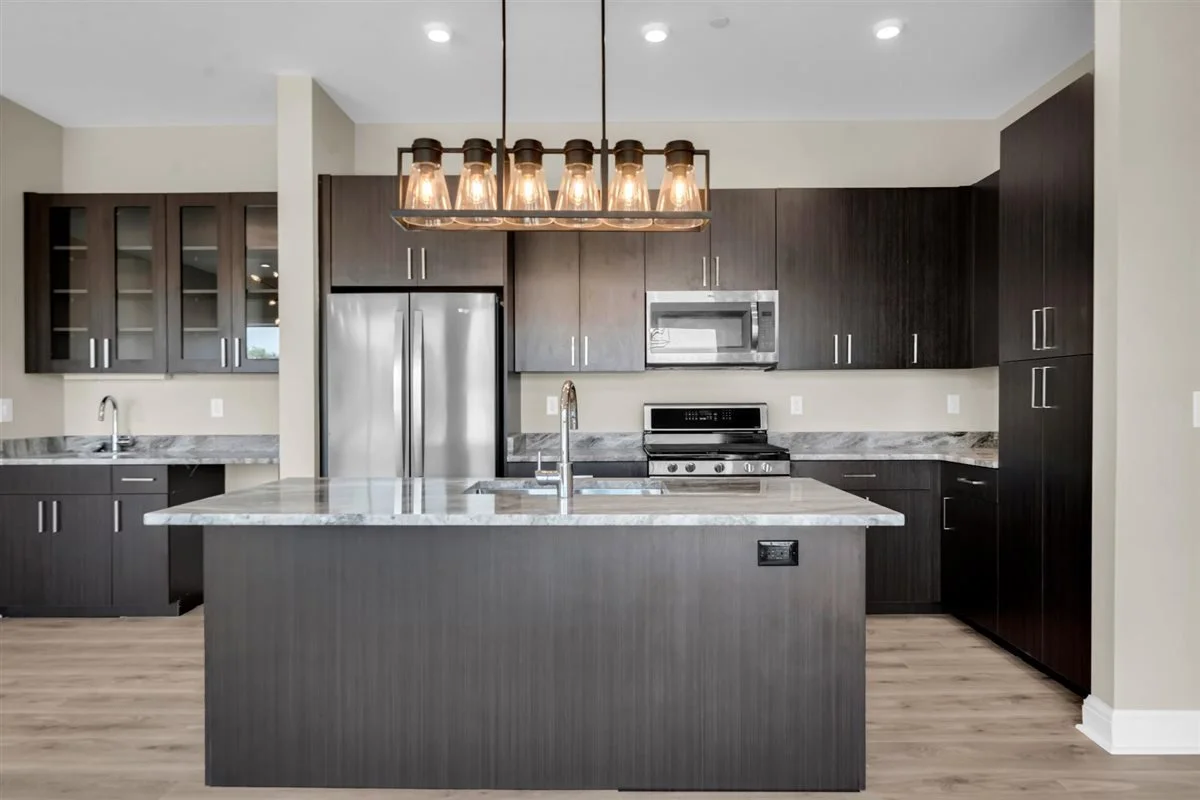 15-438 Selden St 202-15.jpg