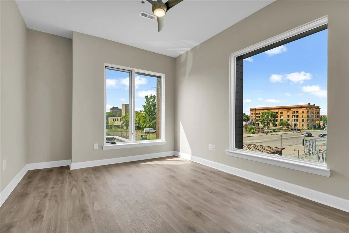 18-438 Selden St 202-18.jpg