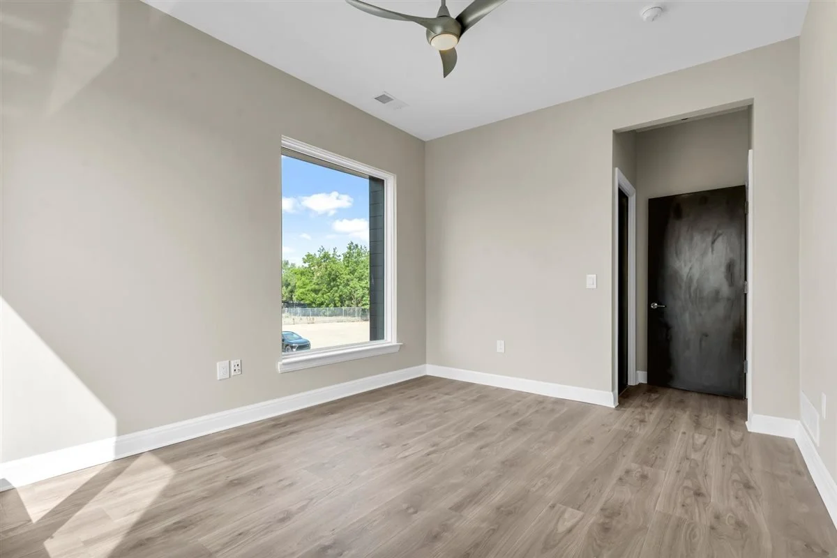 19-438 Selden St 202-19.jpg