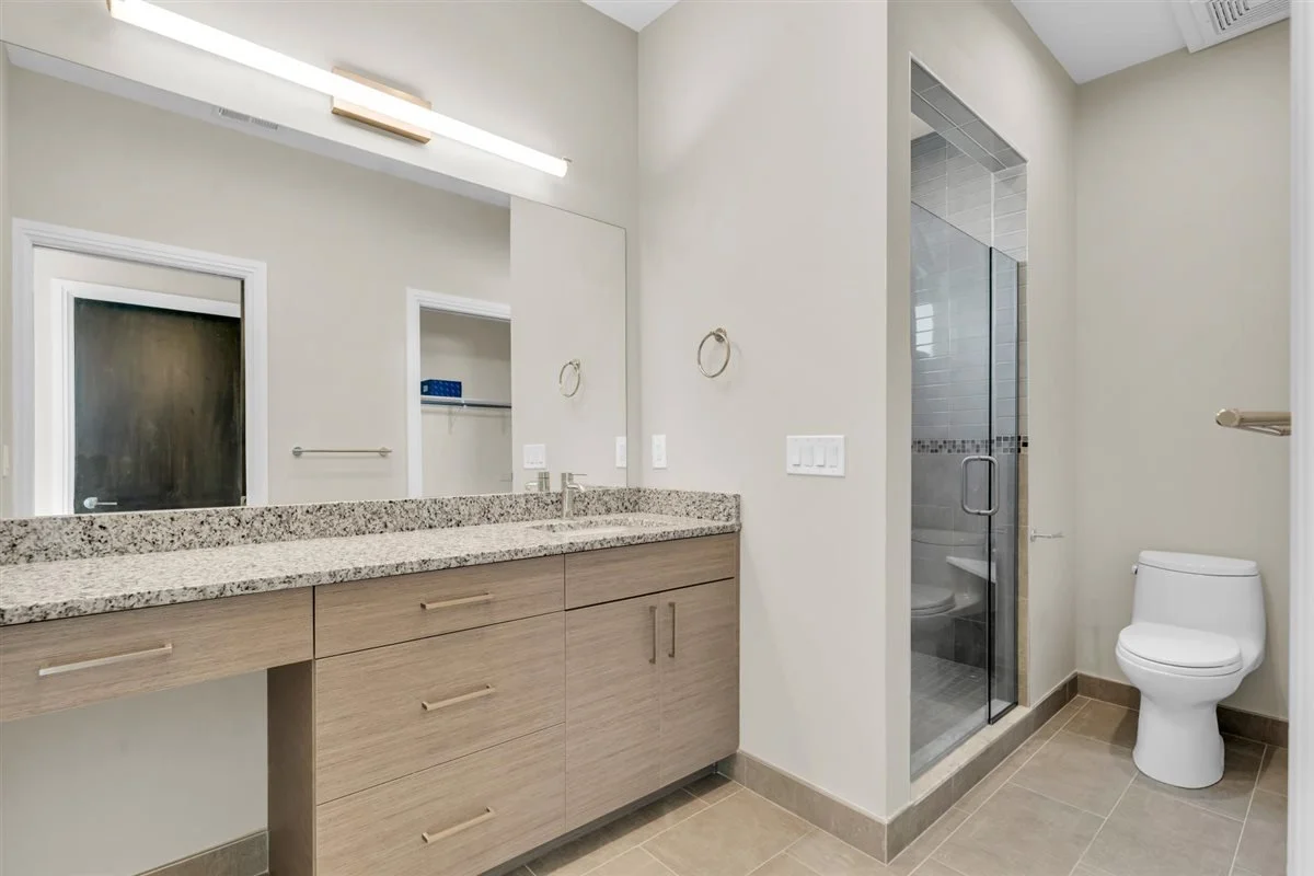 20-438 Selden St 202-20.jpg
