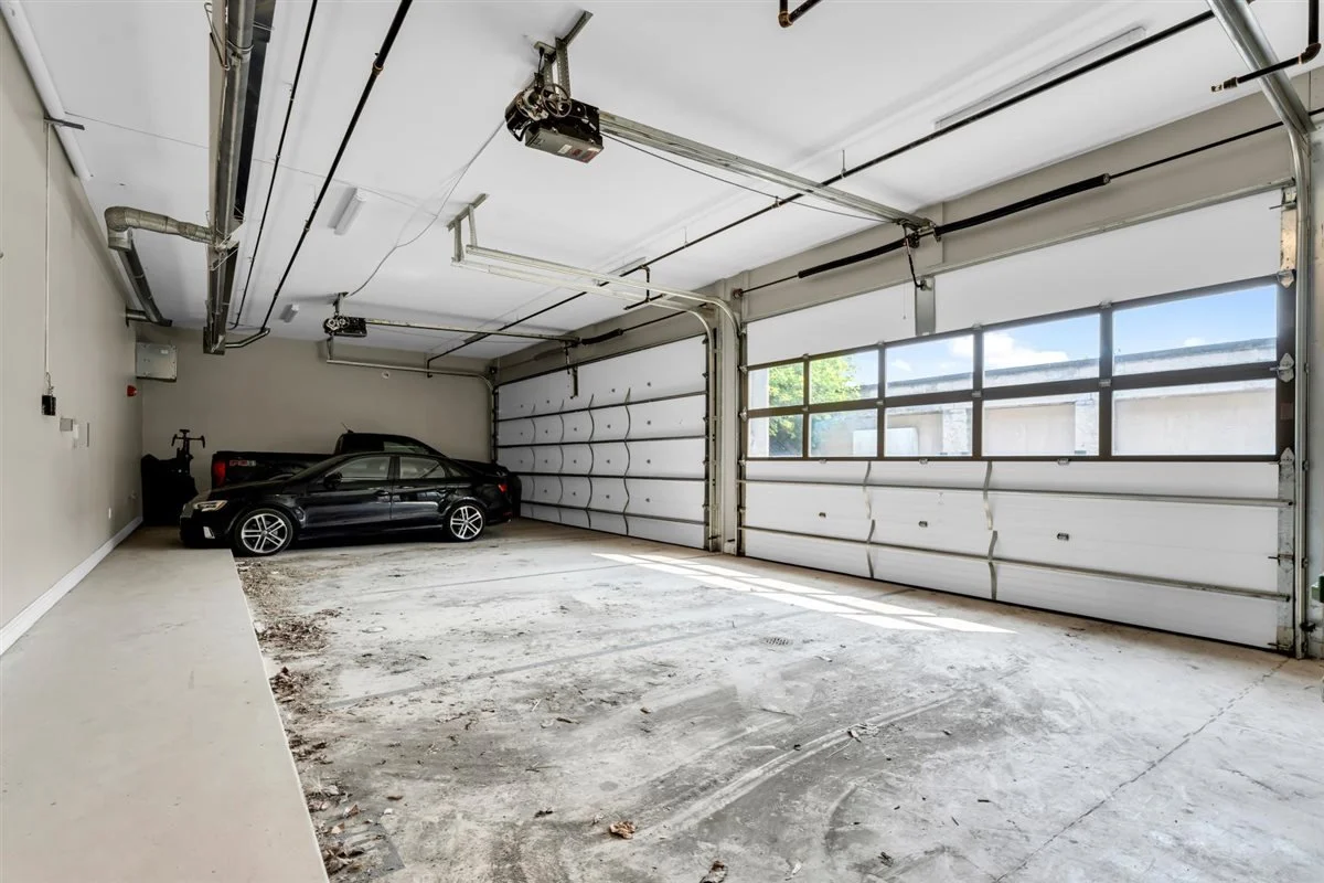28-438 Selden St 202-28.jpg