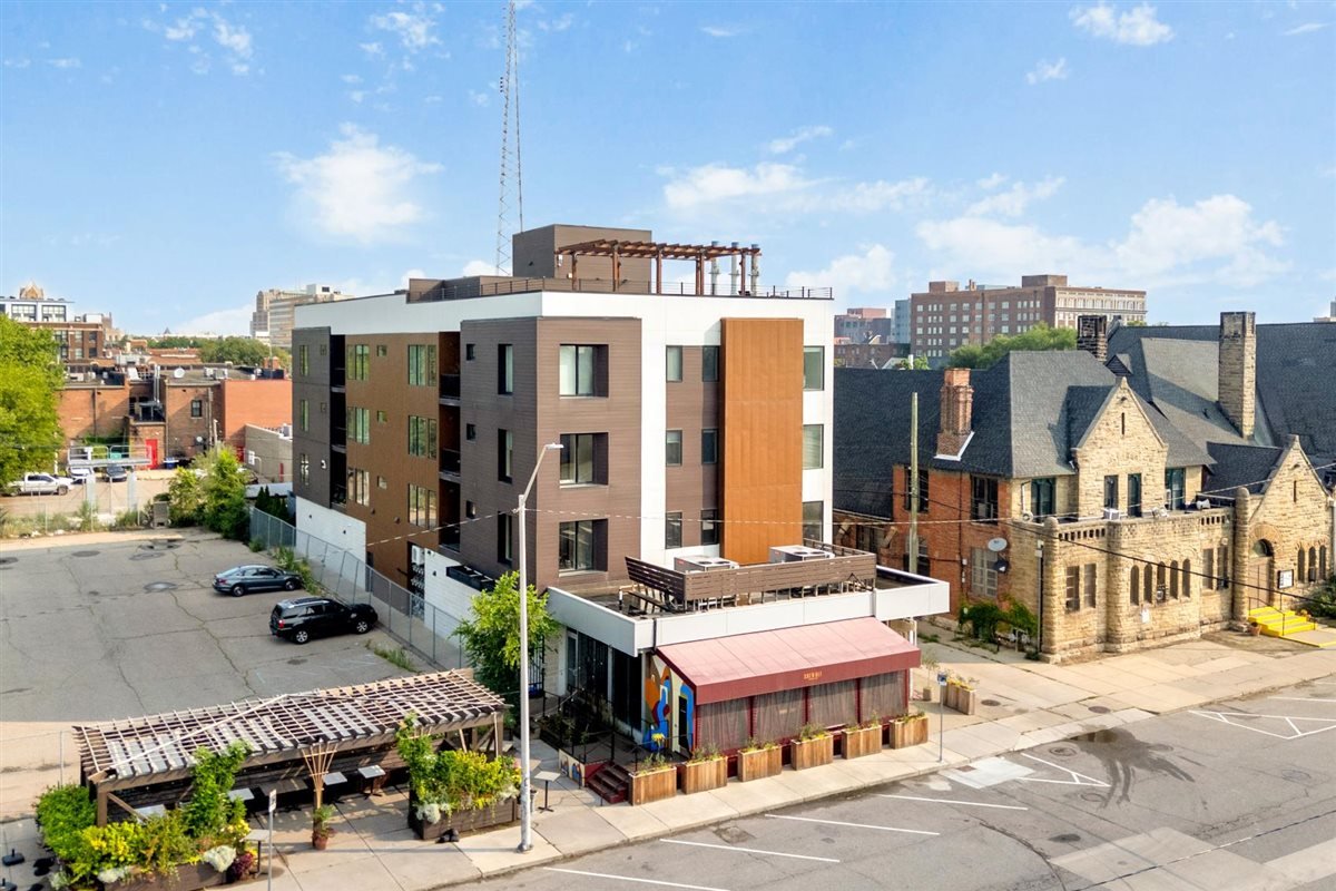 29-438 Selden St 202-29.jpg