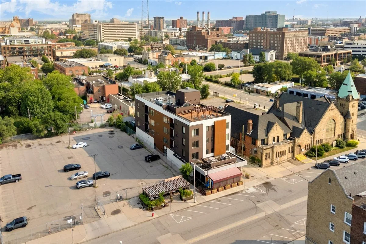 37-438 Selden St 202-33.jpg