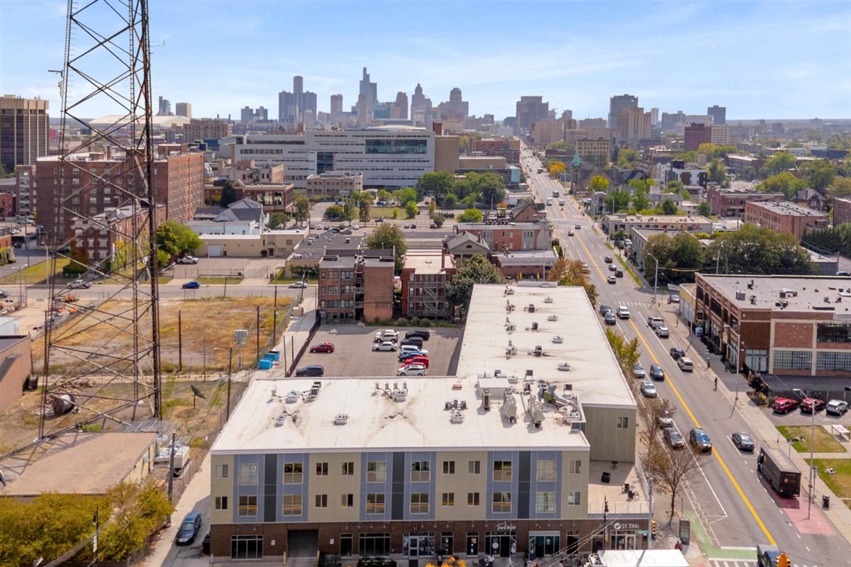 56-438 Selden St 202.jpg