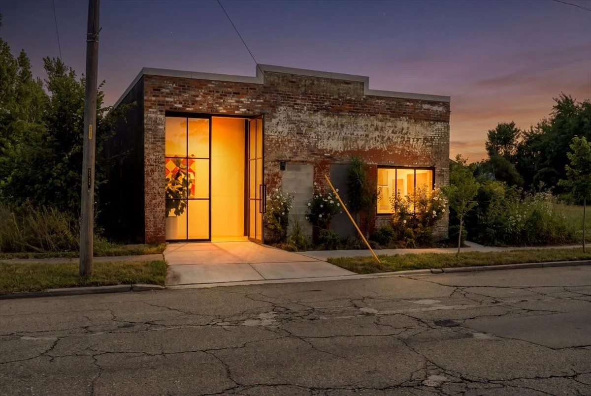 1042 Holbrook