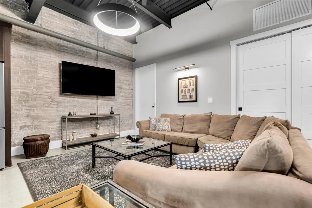22-820 W Baltimore St_21.jpg