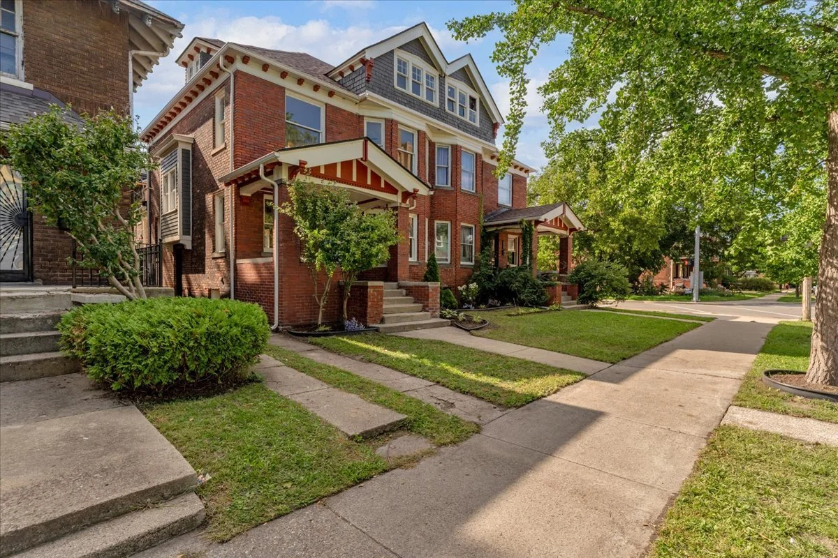 03-751 Van Dyke St-3.jpg