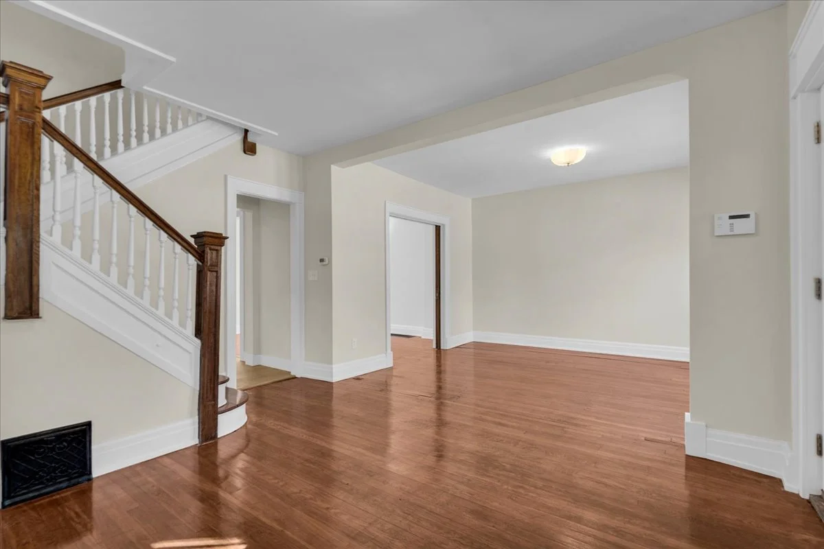 09-751 Van Dyke St-9.jpg