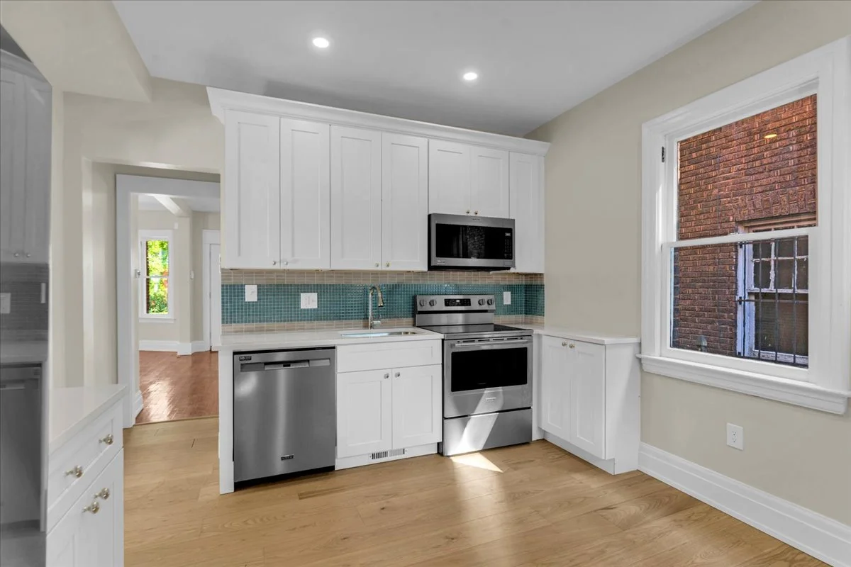 16-751 Van Dyke St-16.jpg