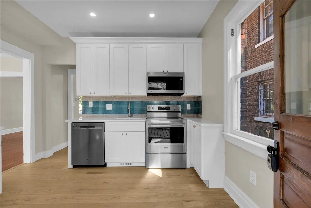 17-751 Van Dyke St-17.jpg