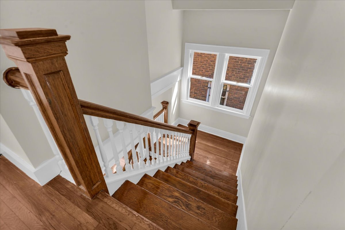 21-751 Van Dyke St-21.jpg