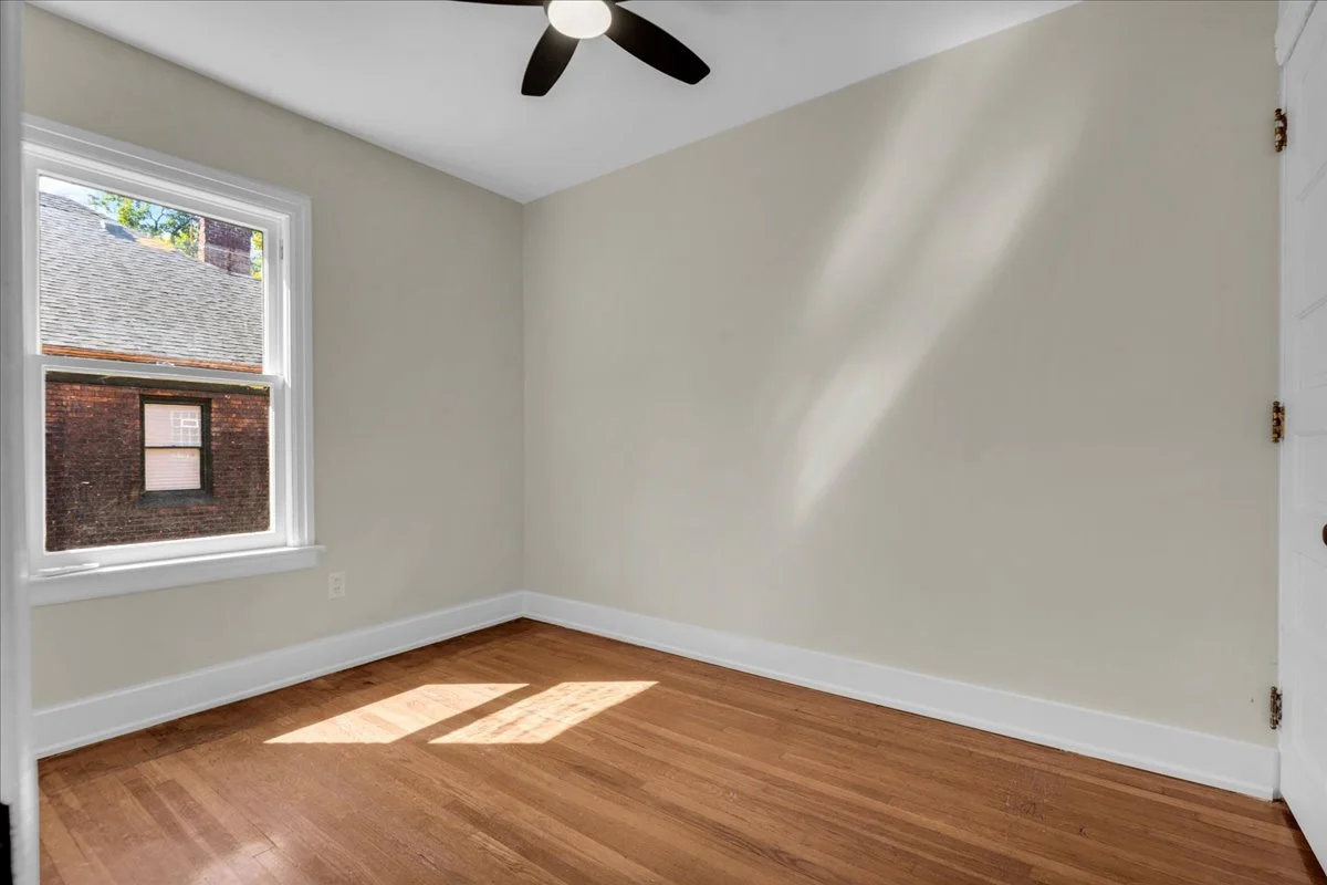 26-751 Van Dyke St-26.jpg