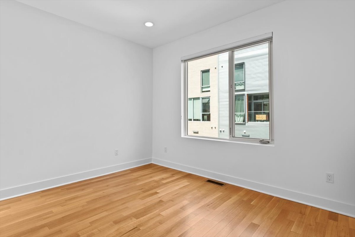 19-2640 John R St-19.jpg