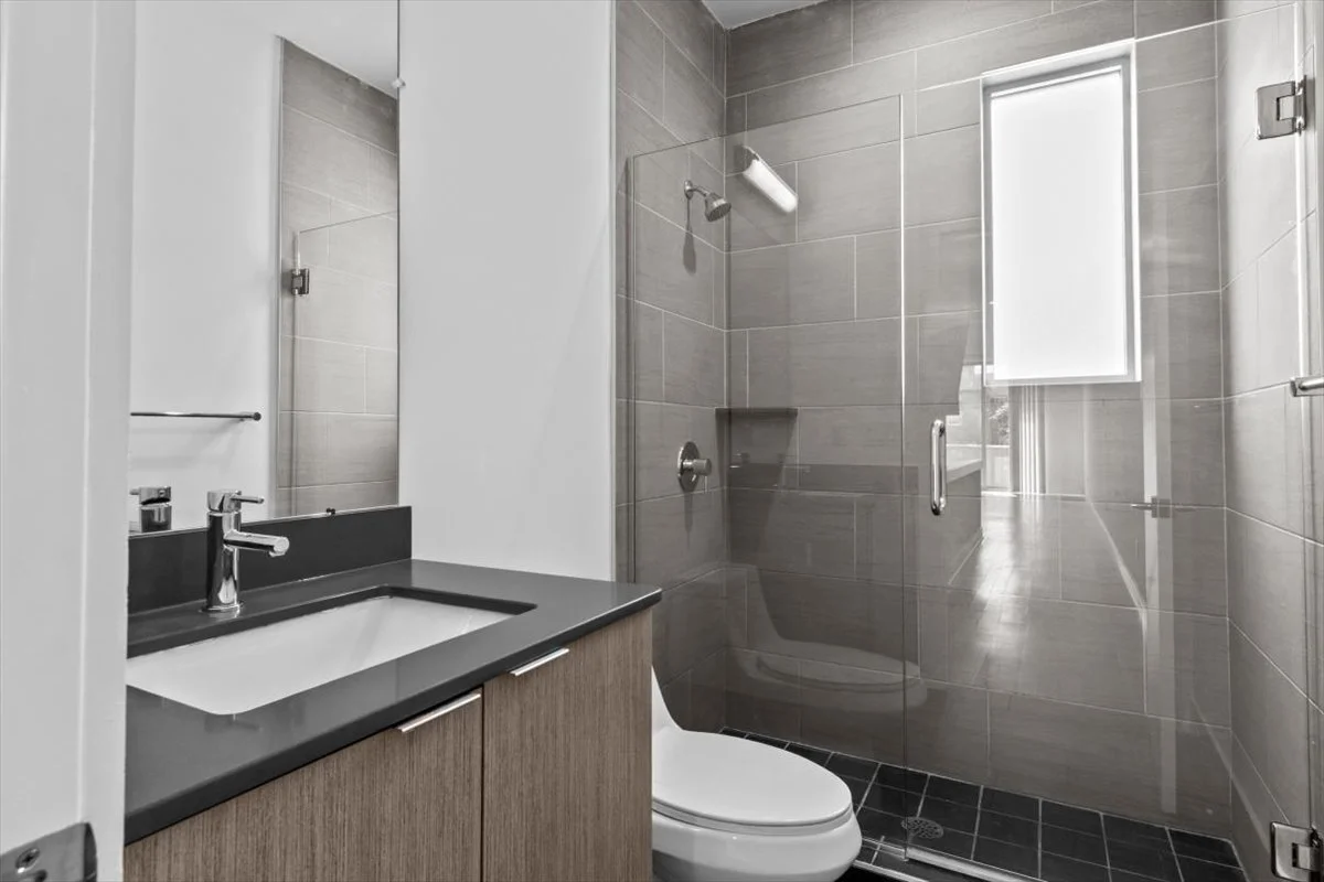 20-2640 John R St-20.jpg