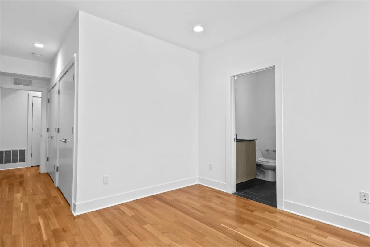 22-2640 John R St-22.jpg