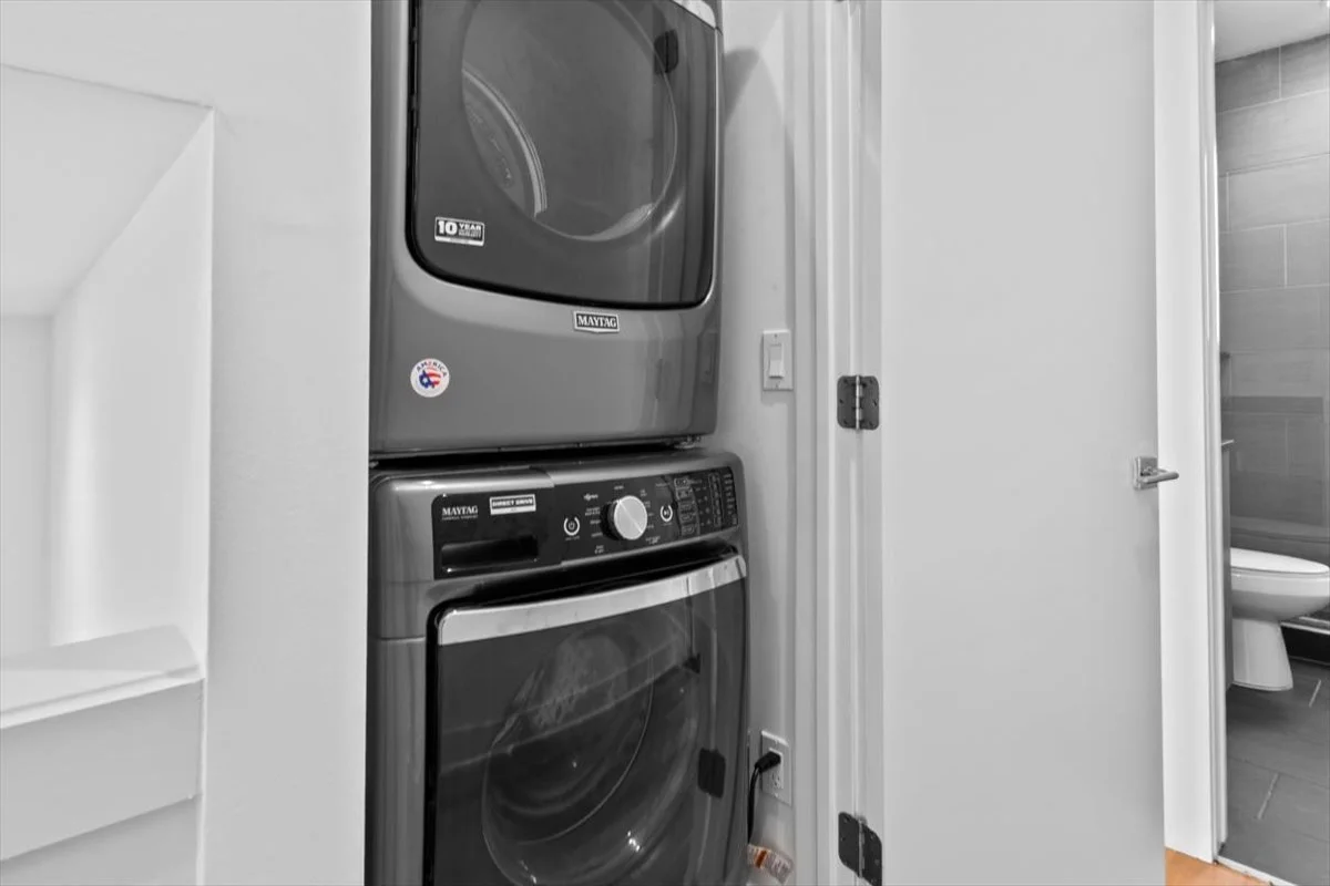 25-2640 John R St-25.jpg