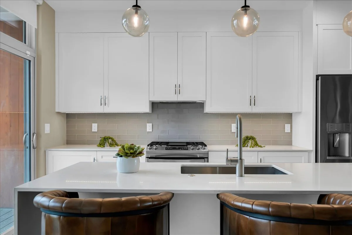 11-213 Alfred St-11.jpg