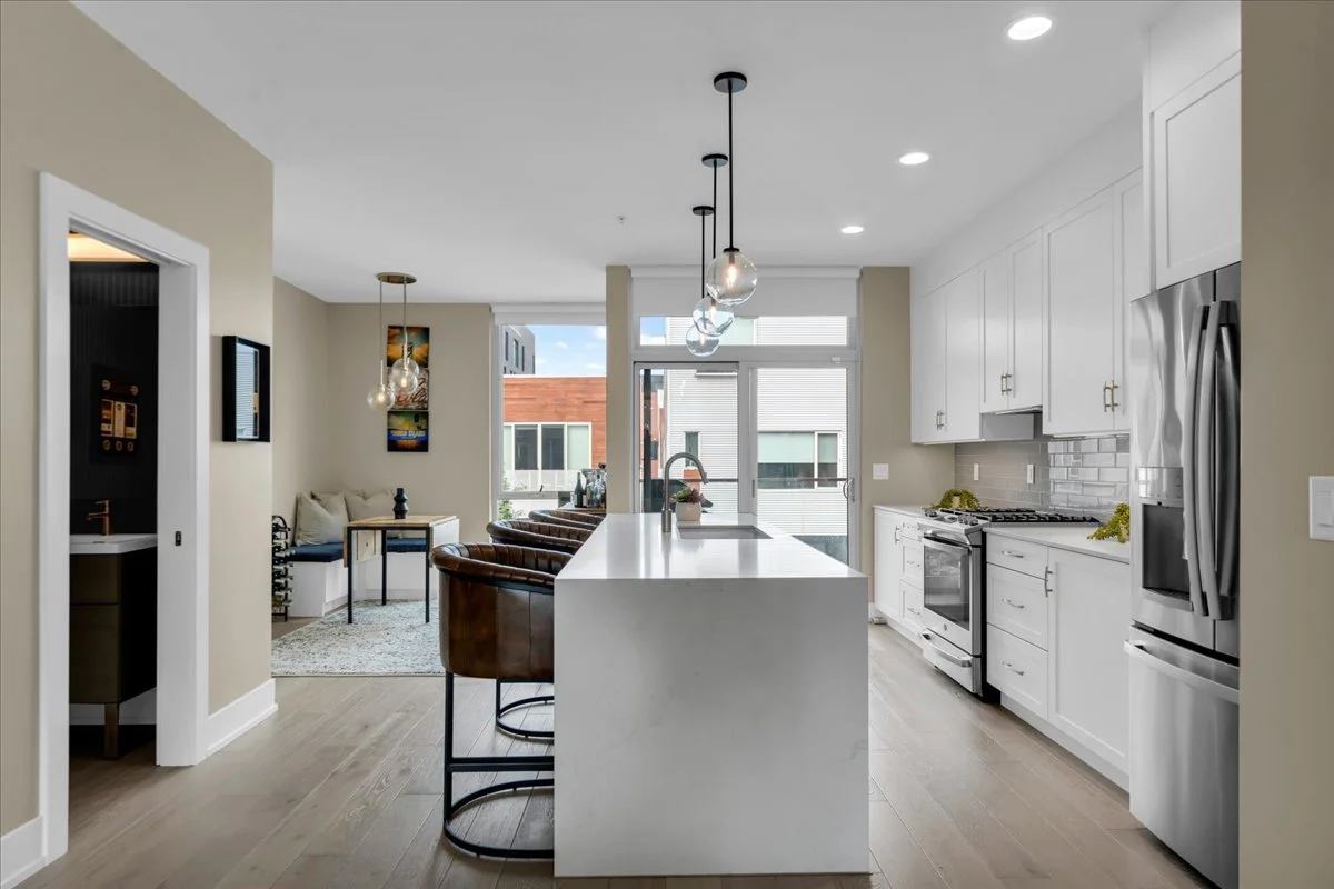 12-213 Alfred St-12.jpg
