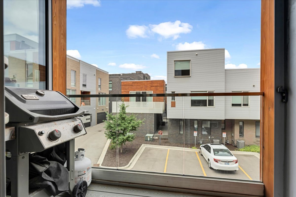 19-213 Alfred St-19.jpg