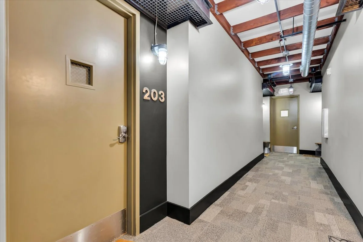 02-614 S Troy St #203-2.jpg