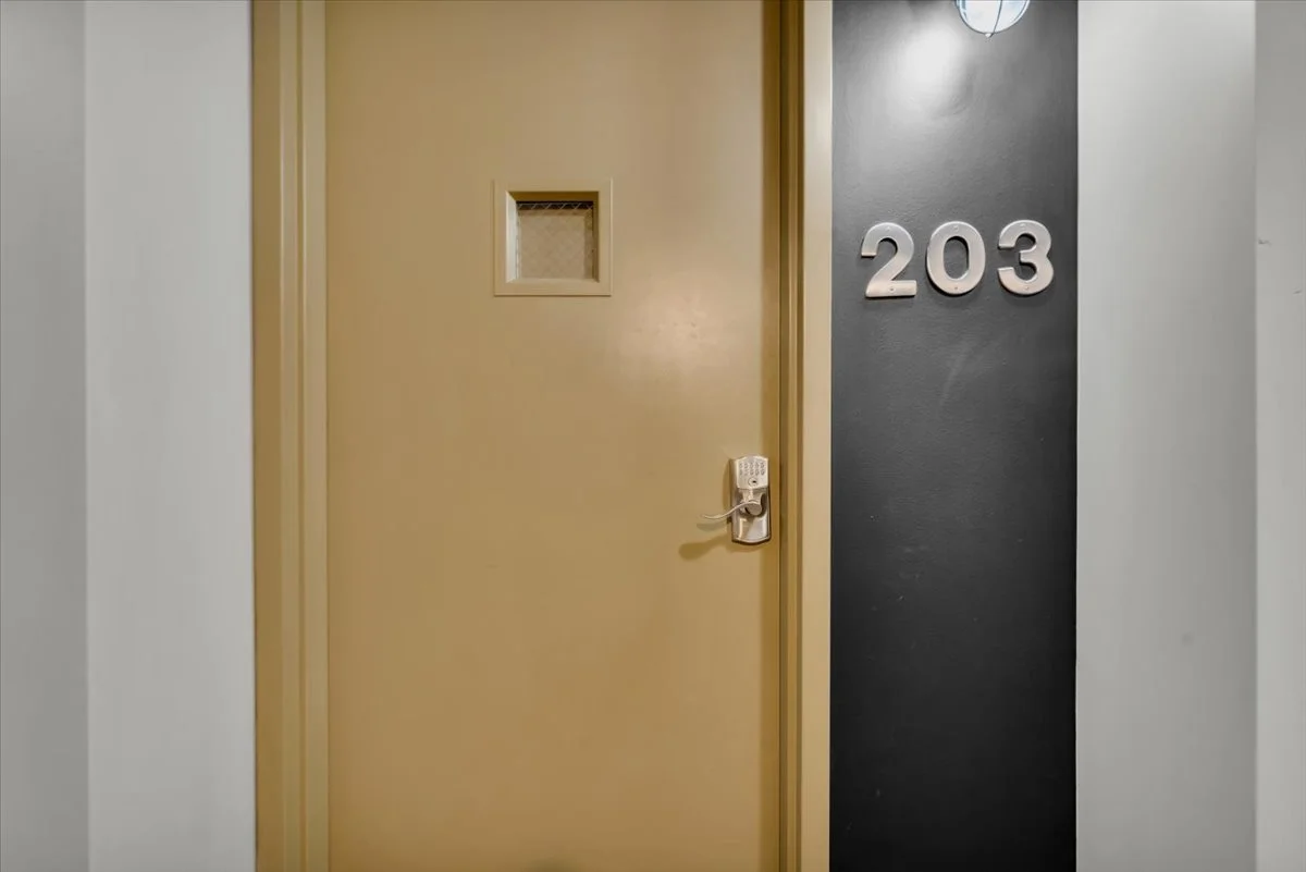 03-614 S Troy St #203-3.jpg