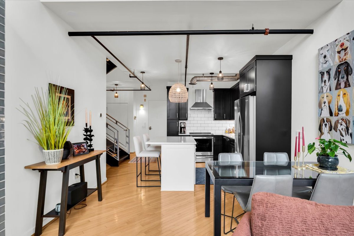 07-614 S Troy St #203-7.jpg