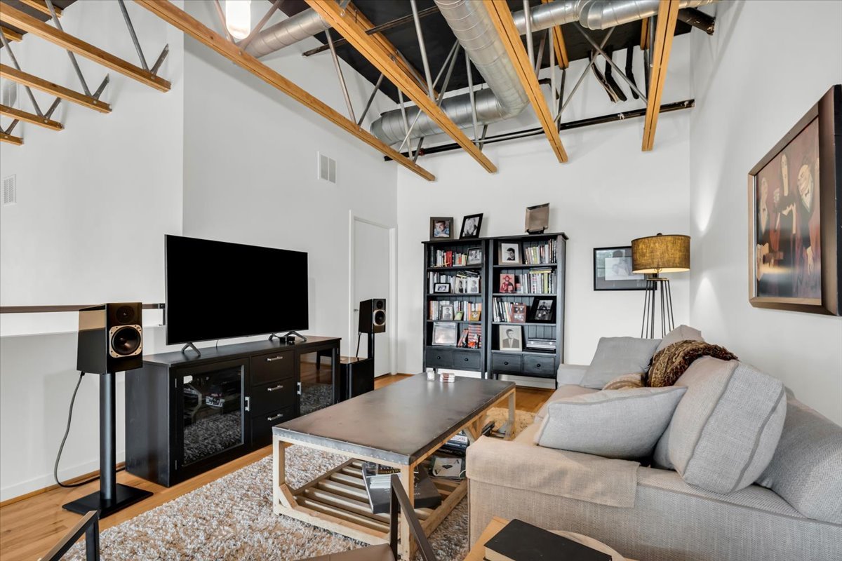 21-614 S Troy St #203-21.jpg