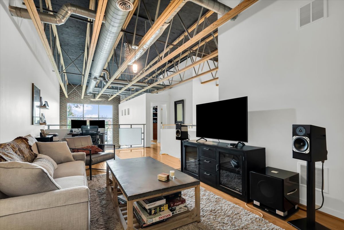 22-614 S Troy St #203-22.jpg