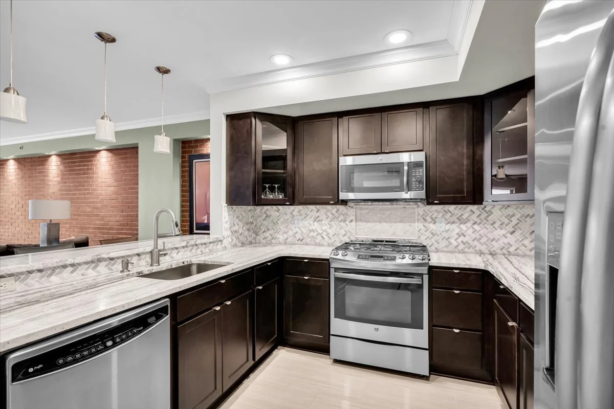 12-1135 Shelby St 2404-12.jpg