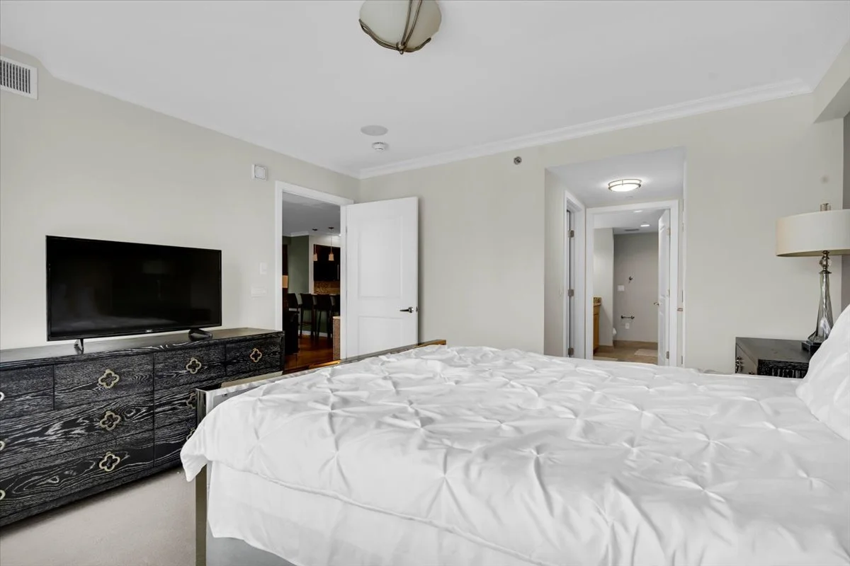 14-1135 Shelby St 2404-14.jpg