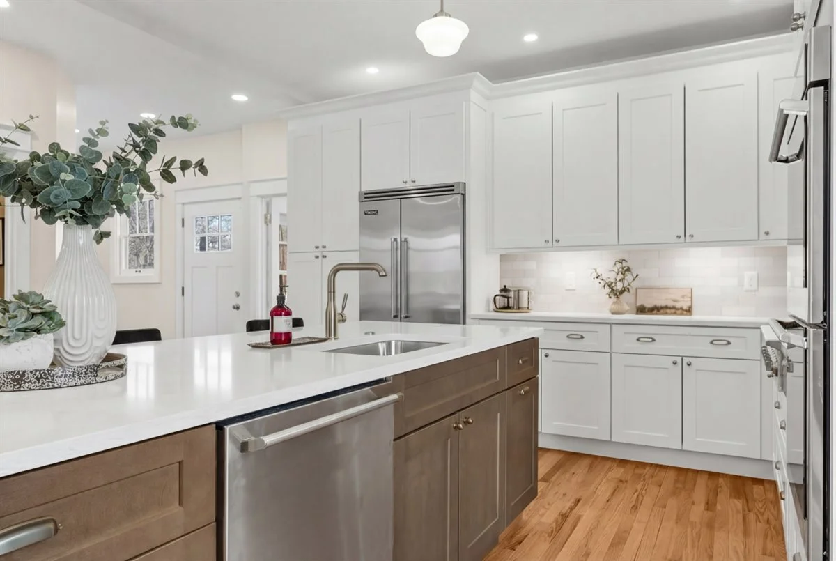 21-7873 Van Dyke Place-21.png